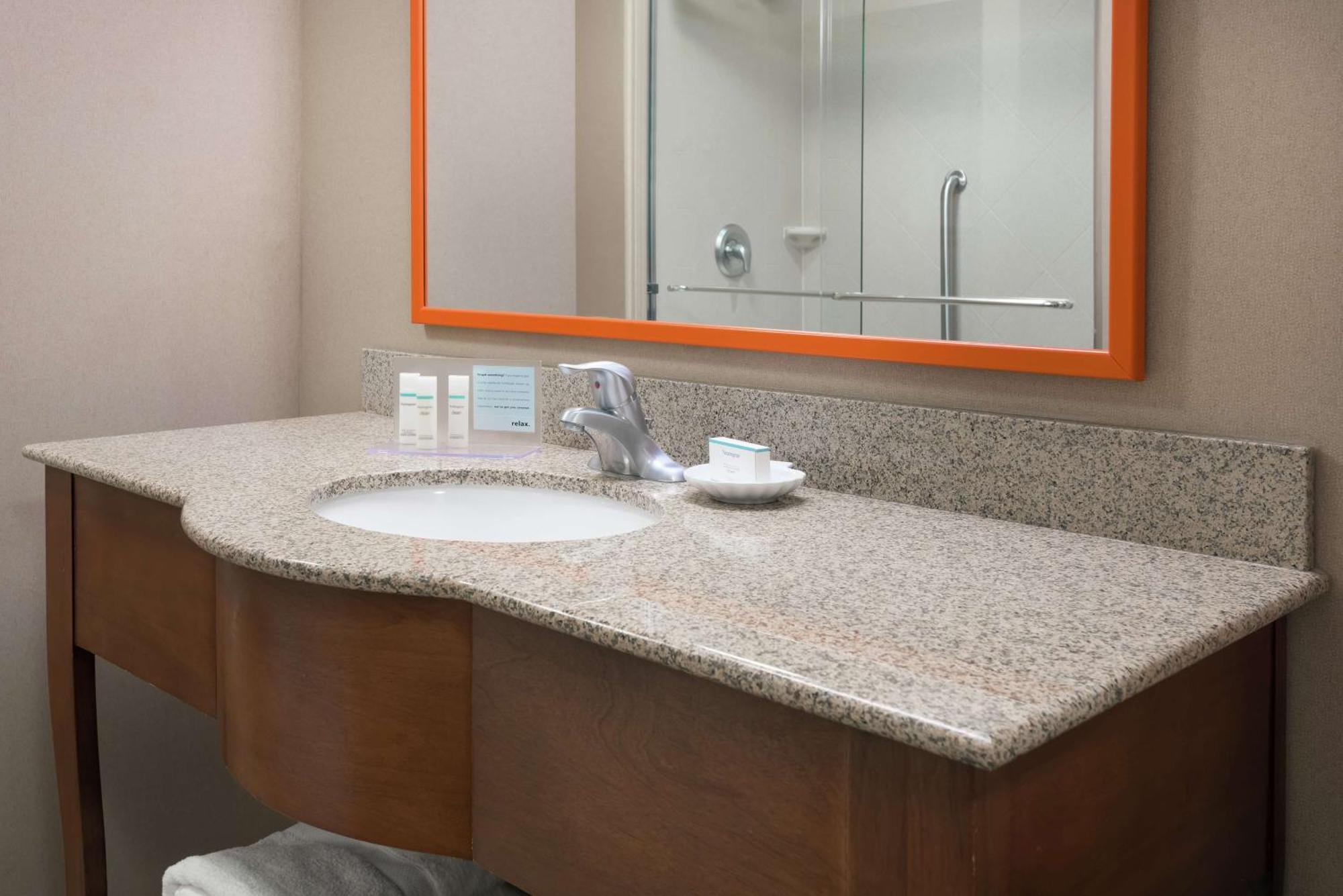Hampton Inn Springfield South Энфилд Экстерьер фото