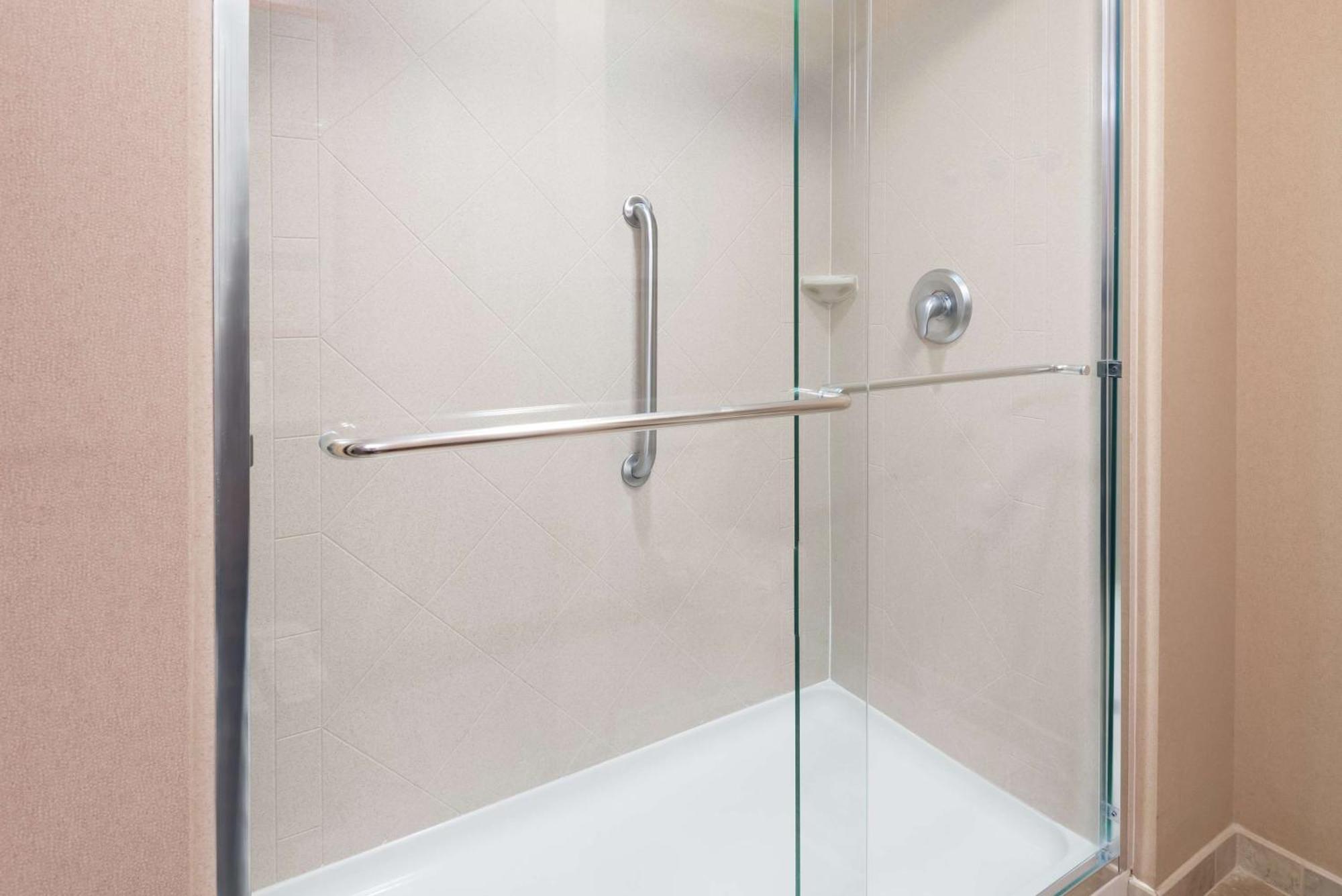 Hampton Inn Springfield South Энфилд Экстерьер фото