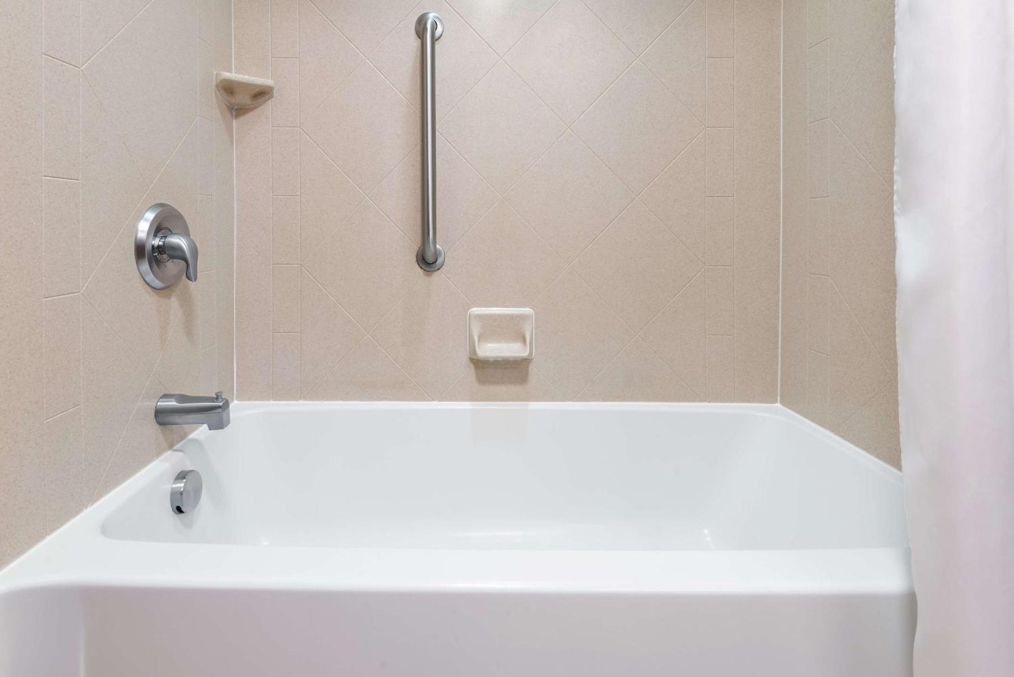 Hampton Inn Springfield South Энфилд Экстерьер фото
