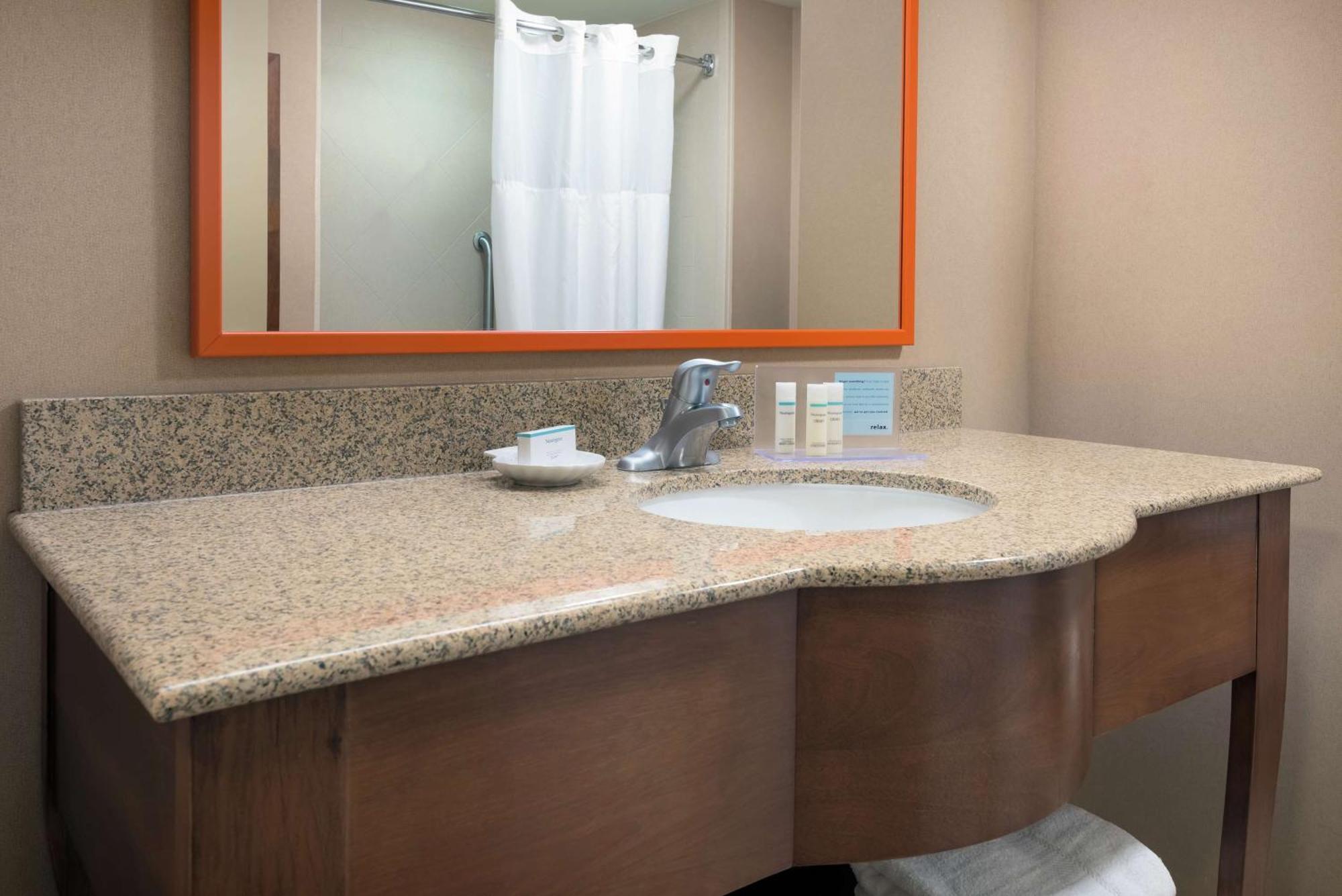 Hampton Inn Springfield South Энфилд Экстерьер фото