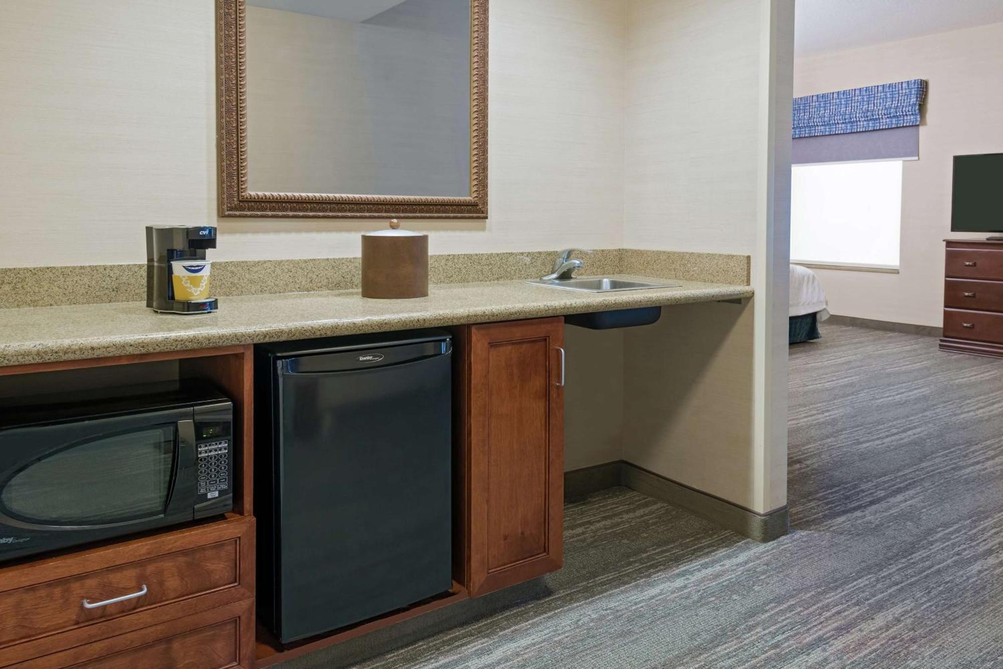 Hampton Inn Springfield South Энфилд Экстерьер фото