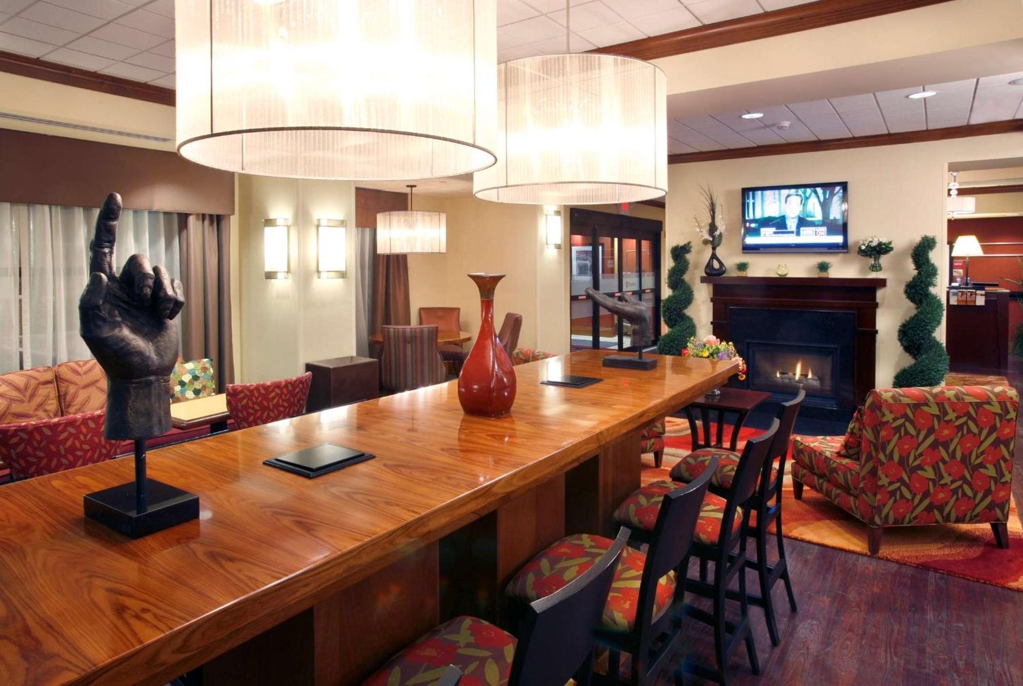 Hampton Inn Springfield South Энфилд Экстерьер фото