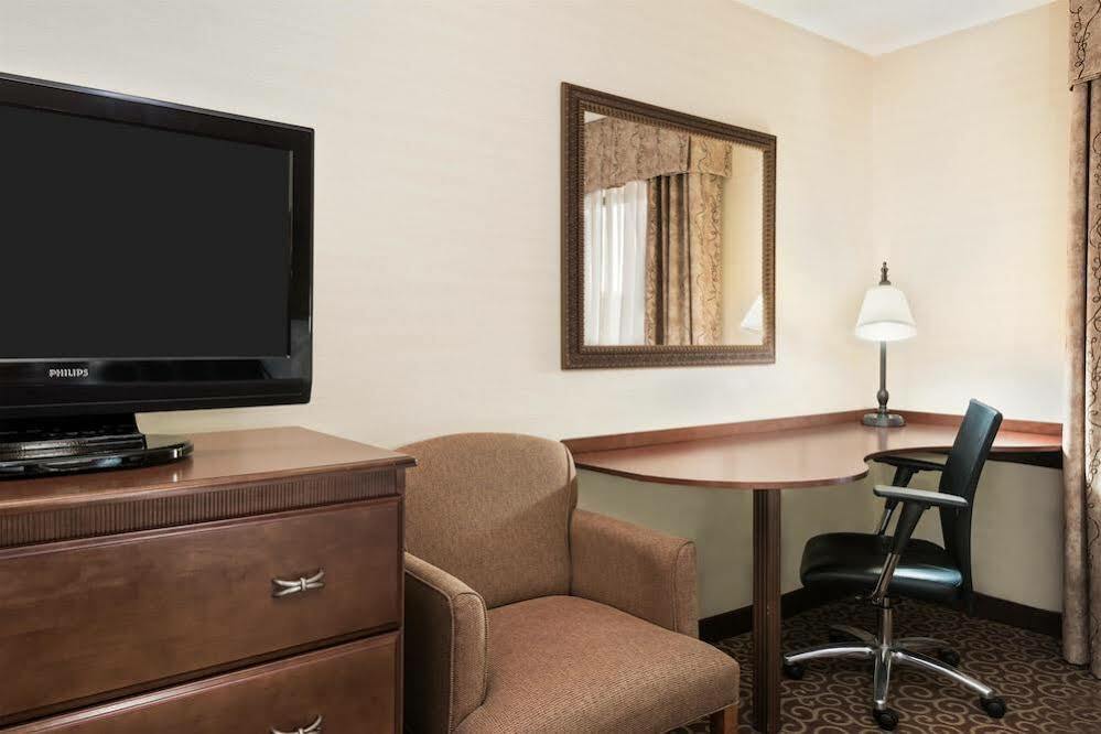 Hampton Inn Springfield South Энфилд Экстерьер фото