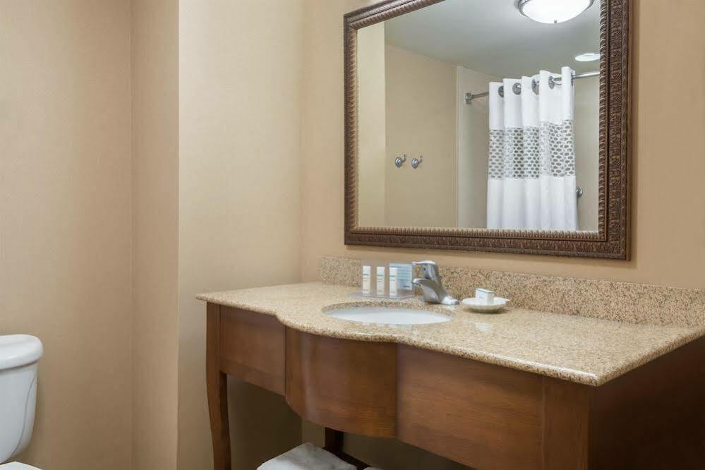 Hampton Inn Springfield South Энфилд Экстерьер фото